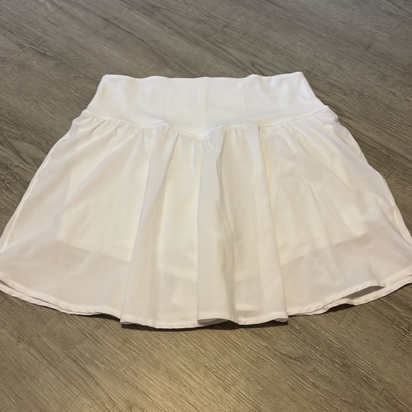 Aerie offline white tennis skirt, worn twice size large - Picture 2 of 3